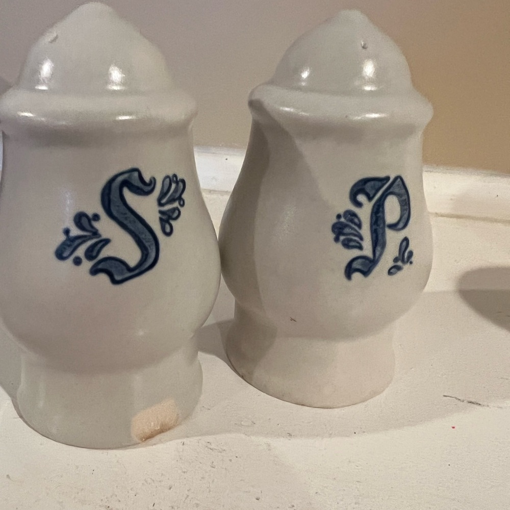 Pfaltzgraff Yorktowne Salt and Pepper Shaker Set Vintage
